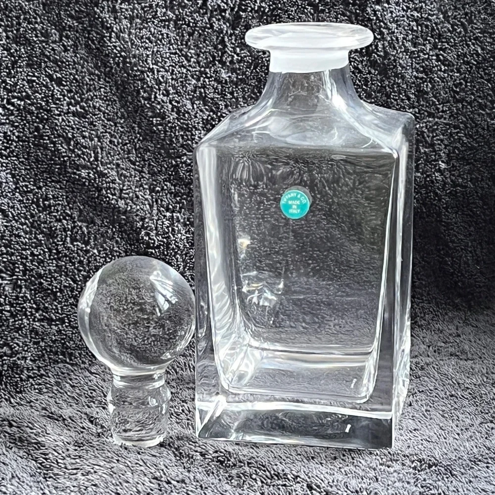 NWT Tiffany & Co. Home Essentials Classic Square Decanter in Crystal Glass 26 oz